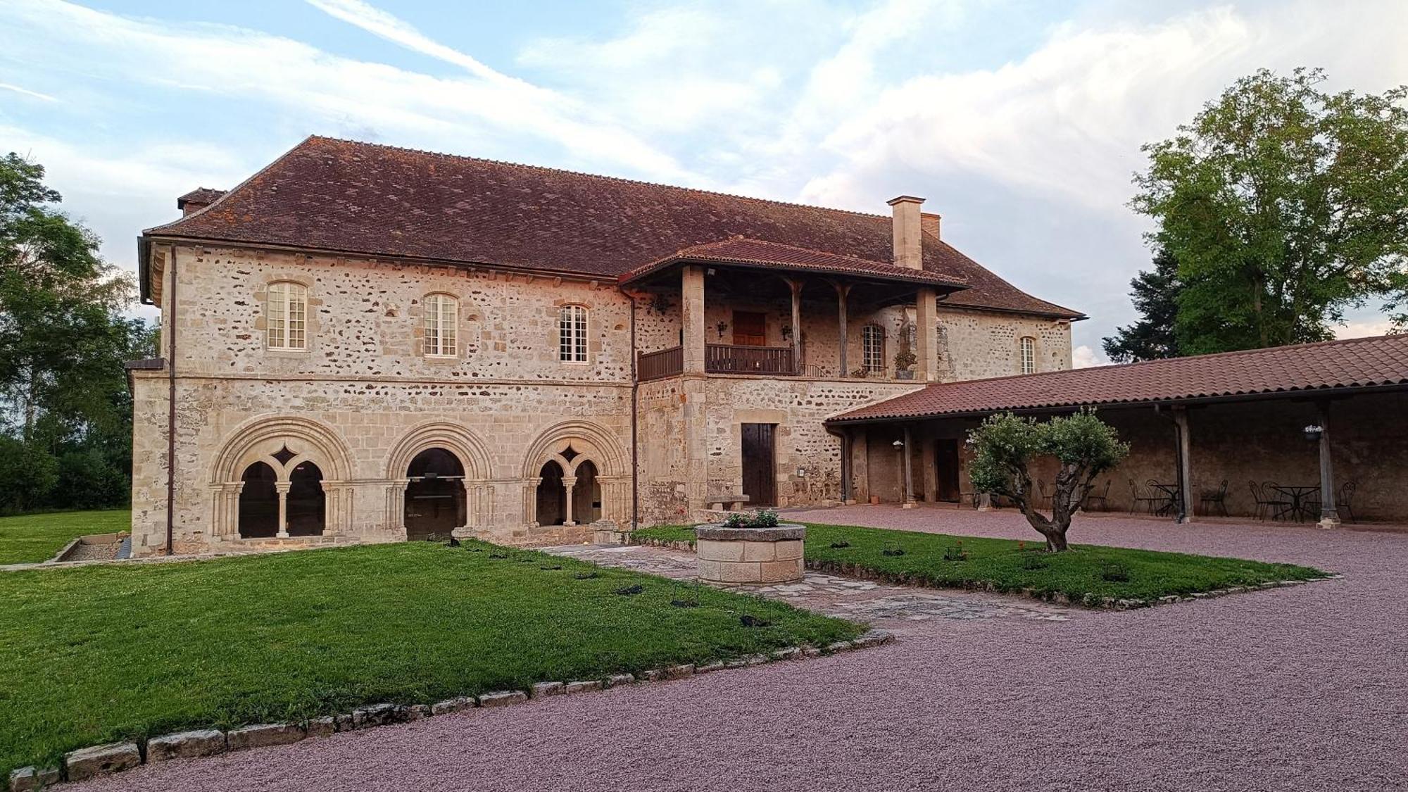 Abbaye Saint Gilbert Bed & Breakfast Exterior photo